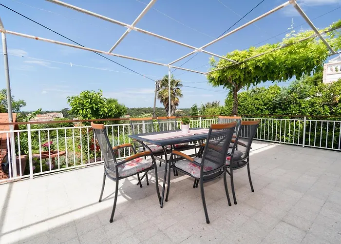 Daire With Parking Space Rab - 17684